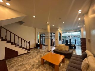 Casa adosada en venta de 5 habitaciones en Watthana, Bangkok