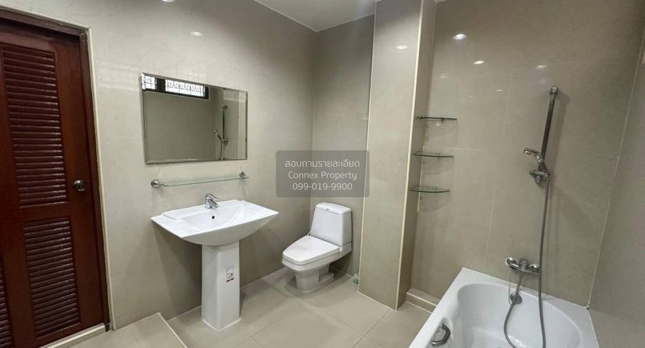 Casa adosada en venta de 5 habitaciones en Watthana, Bangkok