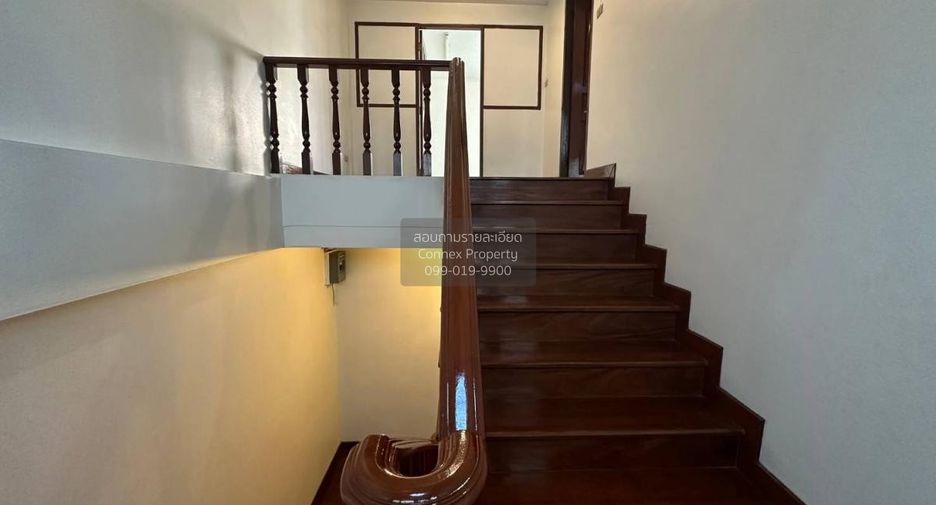 Casa adosada en venta de 5 habitaciones en Watthana, Bangkok