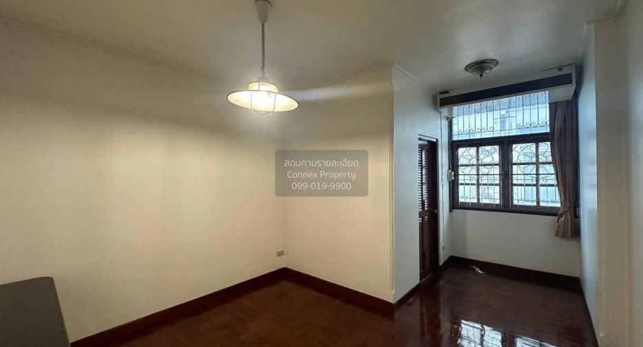 Casa adosada en venta de 5 habitaciones en Watthana, Bangkok
