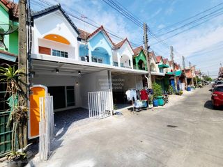 出售 2 卧室 联排别墅 在 Krathum Baen, Samut Sakhon