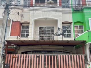À vendre 4 chambres maison de ville à Bueng Kum, Bangkok