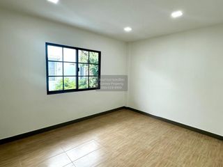 Casa adosada en venta de 2 habitaciones en Khlong Sam Wa, Bangkok