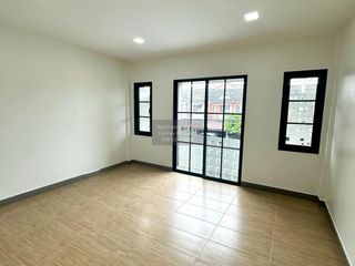 Casa adosada en venta de 2 habitaciones en Khlong Sam Wa, Bangkok