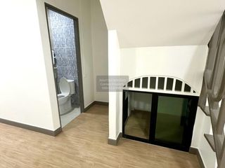 Casa adosada en venta de 2 habitaciones en Khlong Sam Wa, Bangkok