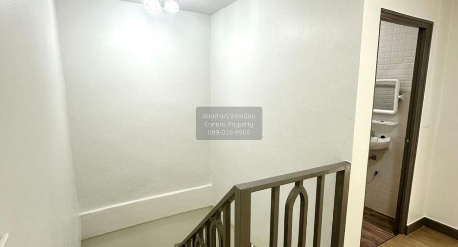 Casa adosada en venta de 2 habitaciones en Khlong Sam Wa, Bangkok