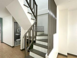 Casa adosada en venta de 2 habitaciones en Khlong Sam Wa, Bangkok