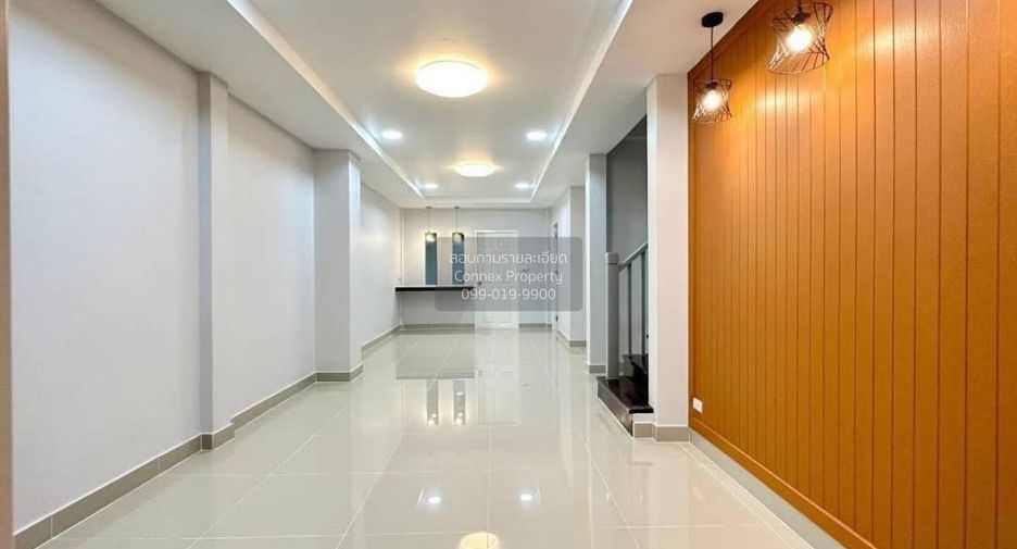 出售 4 卧室 联排别墅 在 Sai Noi, Nonthaburi