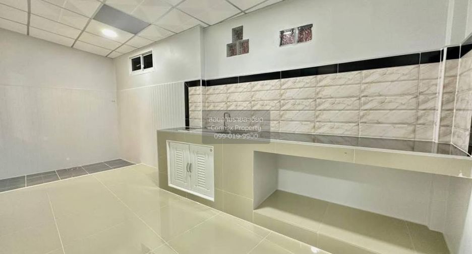 出售 4 卧室 联排别墅 在 Sai Noi, Nonthaburi
