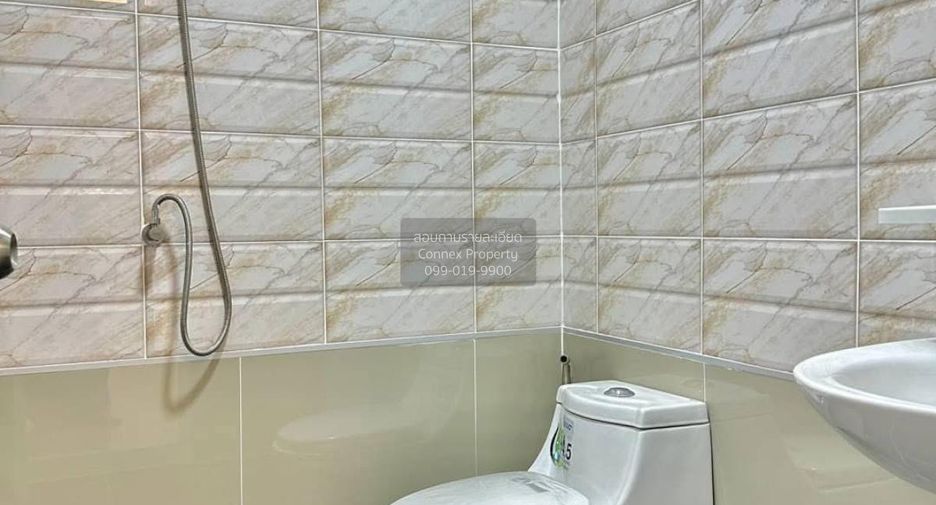 出售 4 卧室 联排别墅 在 Sai Noi, Nonthaburi