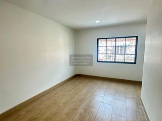 Casa adosada en venta de 2 habitaciones en Khlong Sam Wa, Bangkok