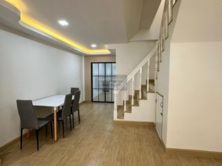 Casa adosada en venta de 2 habitaciones en Khlong Sam Wa, Bangkok