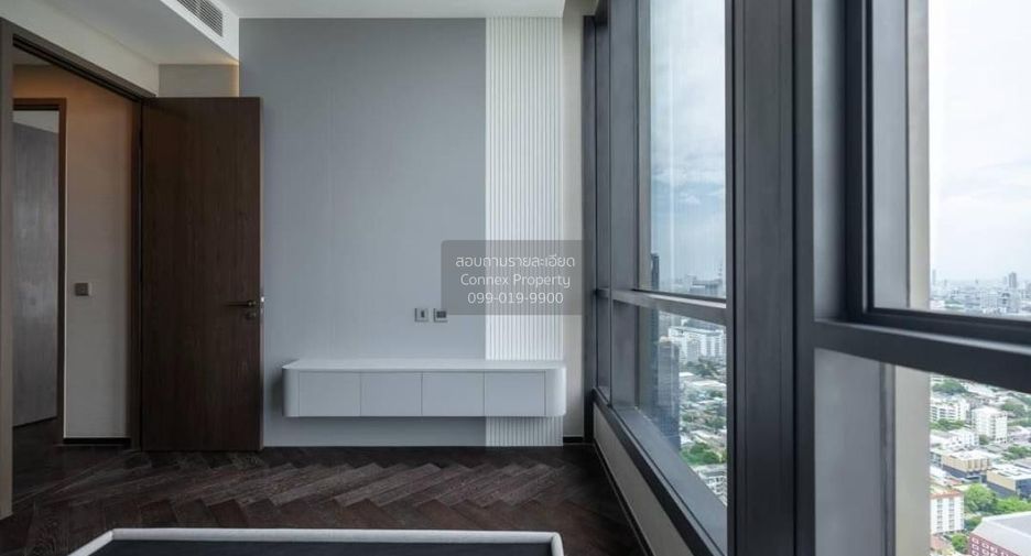 For sale 3 bedrooms condo in Khlong Toei, Bangkok