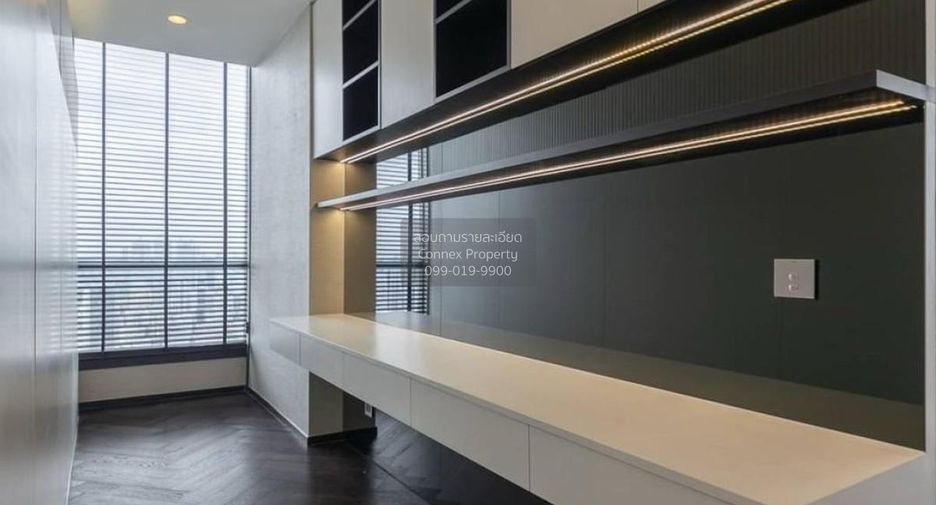For sale 3 bedrooms condo in Khlong Toei, Bangkok
