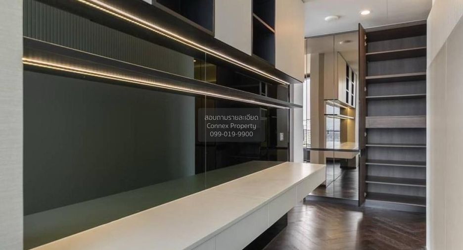 For sale 3 bedrooms condo in Khlong Toei, Bangkok