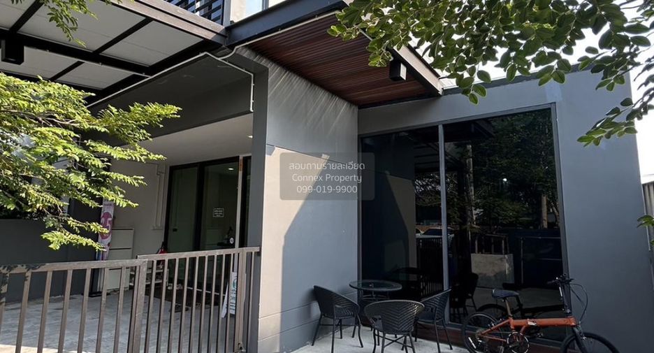 Casa adosada en venta de 2 habitaciones en Lat Phrao, Bangkok