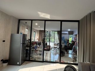 Casa adosada en venta de 2 habitaciones en Lat Phrao, Bangkok