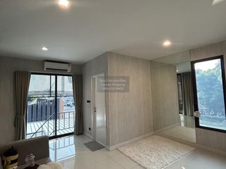 Casa adosada en venta de 2 habitaciones en Lat Phrao, Bangkok