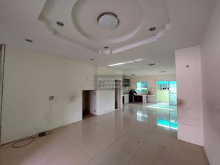 出售 2 卧室 联排别墅 在 Phan Thong, Chon Buri