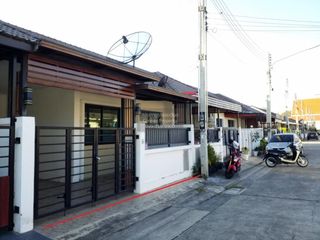 出售 2 卧室 联排别墅 在 Phanat Nikhom, Chon Buri