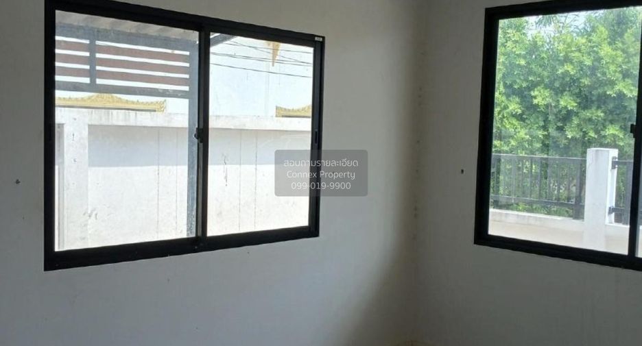 出售 2 卧室 联排别墅 在 Phanat Nikhom, Chon Buri
