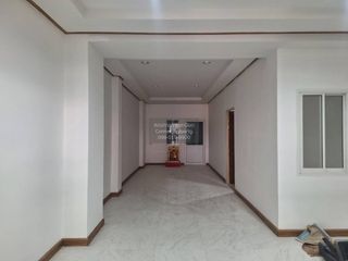 À vendre 4 chambres maison de ville à Bang Kho Laem, Bangkok