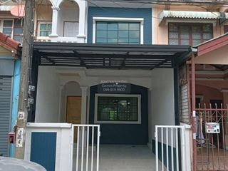 À vendre 2 chambres maison de ville à Min Buri, Bangkok