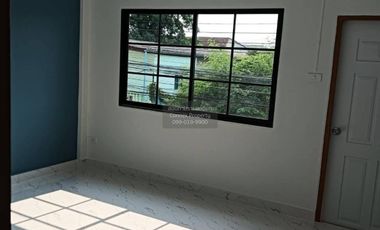 À vendre 2 chambres maison de ville à Min Buri, Bangkok