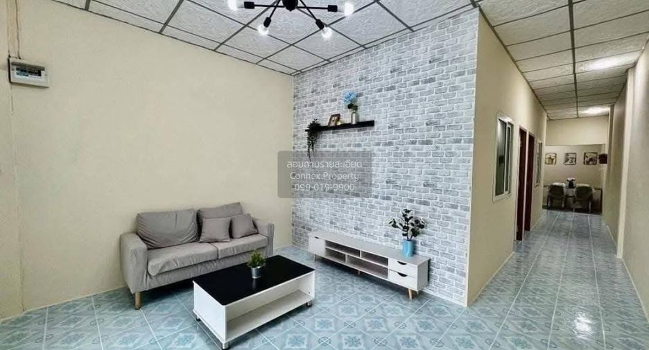 Casa adosada en venta de 2 habitaciones en Phra Samut Chedi, Samut Prakan