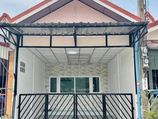 Casa adosada en venta de 2 habitaciones en Phra Samut Chedi, Samut Prakan