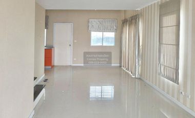 Casa adosada en venta de 3 habitaciones en Bang Sao Thong, Samut Prakan