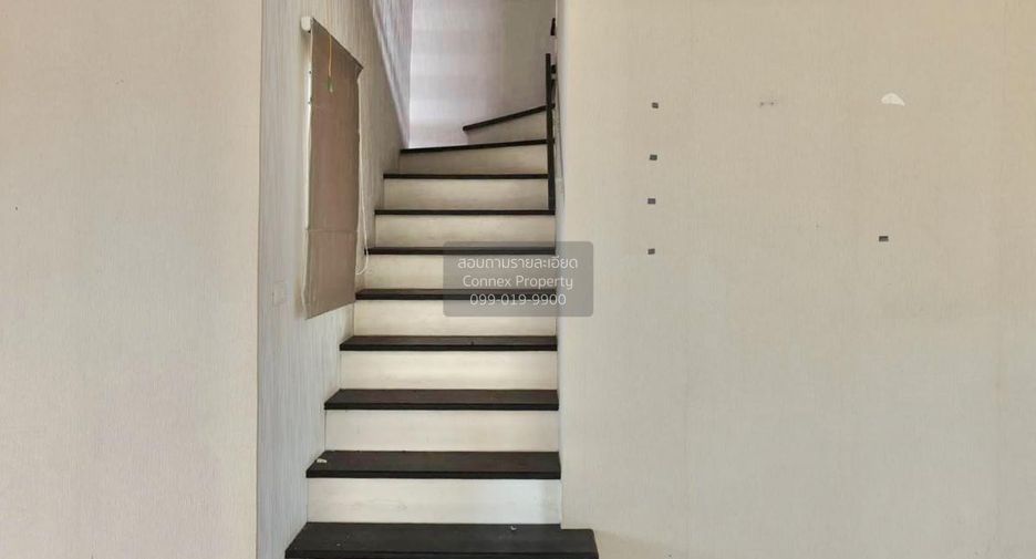Casa adosada en venta de 3 habitaciones en Bang Sao Thong, Samut Prakan