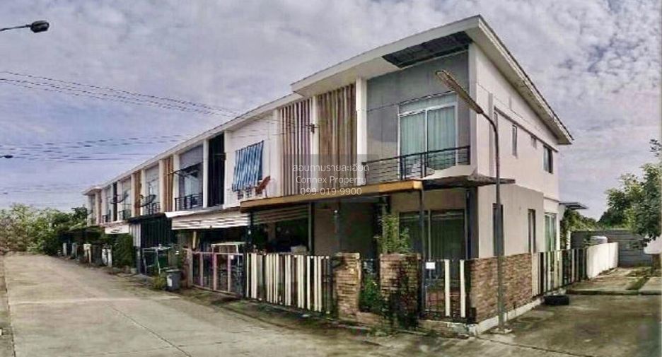 Casa adosada en venta de 3 habitaciones en Bang Sao Thong, Samut Prakan