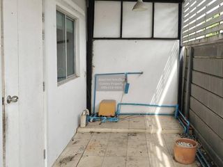 Casa adosada en venta de 3 habitaciones en Bang Sao Thong, Samut Prakan