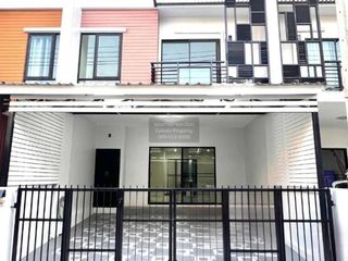 À vendre 3 chambres maison de ville à Prawet, Bangkok