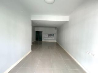 出售 3 卧室 联排别墅 在 Sai Noi, Nonthaburi