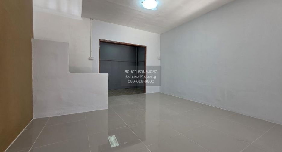 For sale 3 bedrooms townhouse in Nakhon Chai Si, Nakhon Pathom