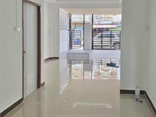 Casa adosada en venta de 2 habitaciones en Nong Chok, Bangkok