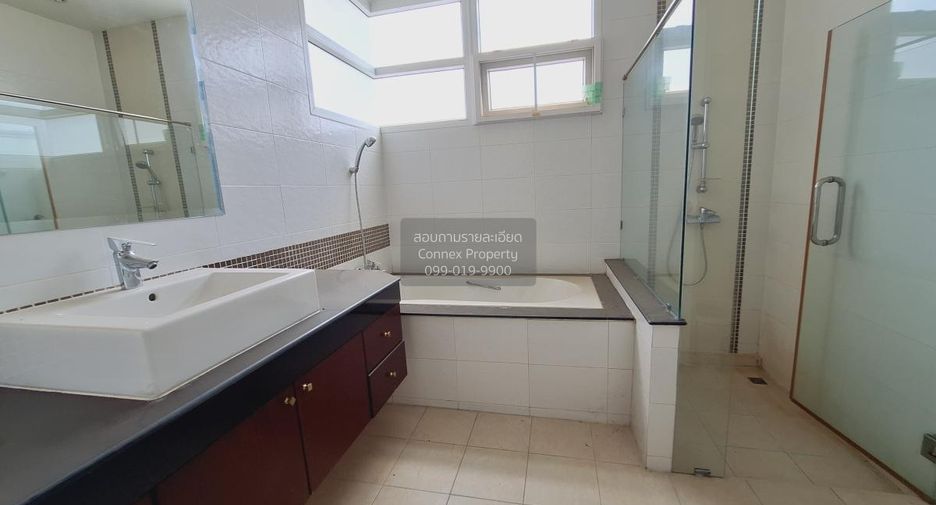 For sale 3 bedrooms house in Si Racha, Chonburi