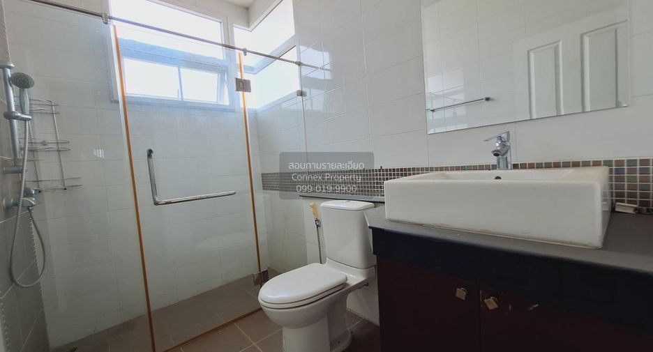 For sale 3 bedrooms house in Si Racha, Chonburi