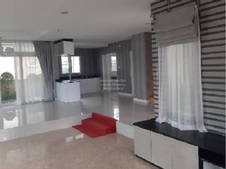 出售 3 卧室 独立屋 在 Si Racha, Chon Buri