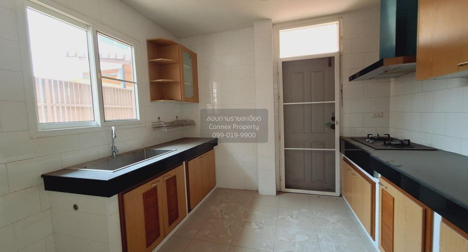 For sale 3 bedrooms house in Si Racha, Chonburi