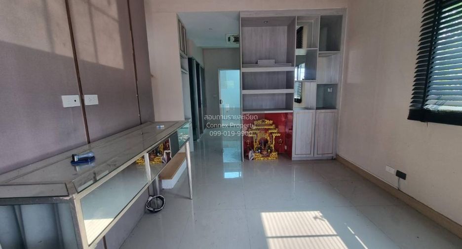 À vendre 4 chambres maison de ville à Lat Krabang, Bangkok