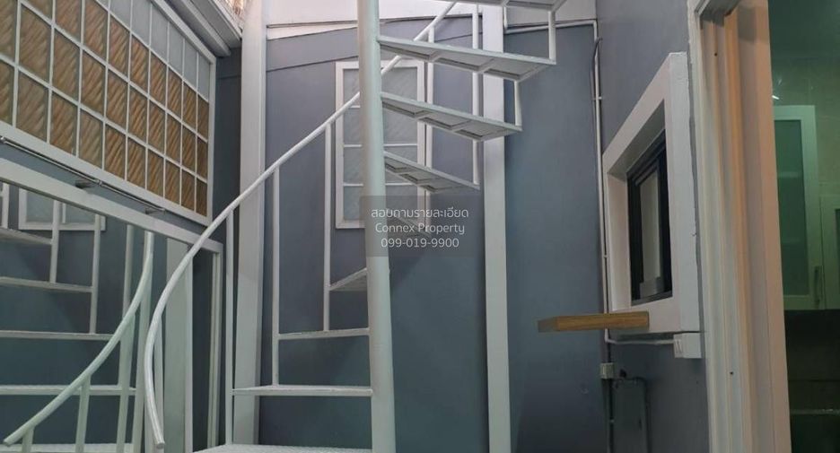 Casa adosada en venta de 4 habitaciones en Watthana, Bangkok