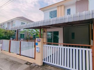 Casa adosada en venta de 3 habitaciones en Phra Samut Chedi, Samut Prakan