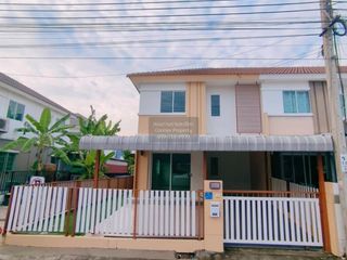 Casa adosada en venta de 3 habitaciones en Phra Samut Chedi, Samut Prakan