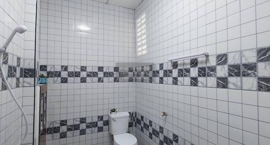 Casa adosada en venta de 3 habitaciones en Nong Chok, Bangkok
