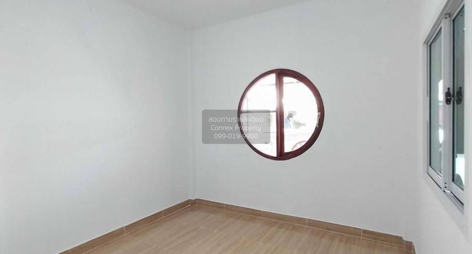 Casa adosada en venta de 3 habitaciones en Nong Chok, Bangkok