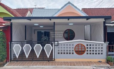 Casa adosada en venta de 3 habitaciones en Nong Chok, Bangkok