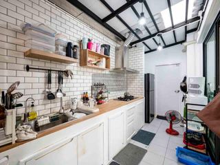 Casa adosada en venta de 4 habitaciones en Phra Samut Chedi, Samut Prakan